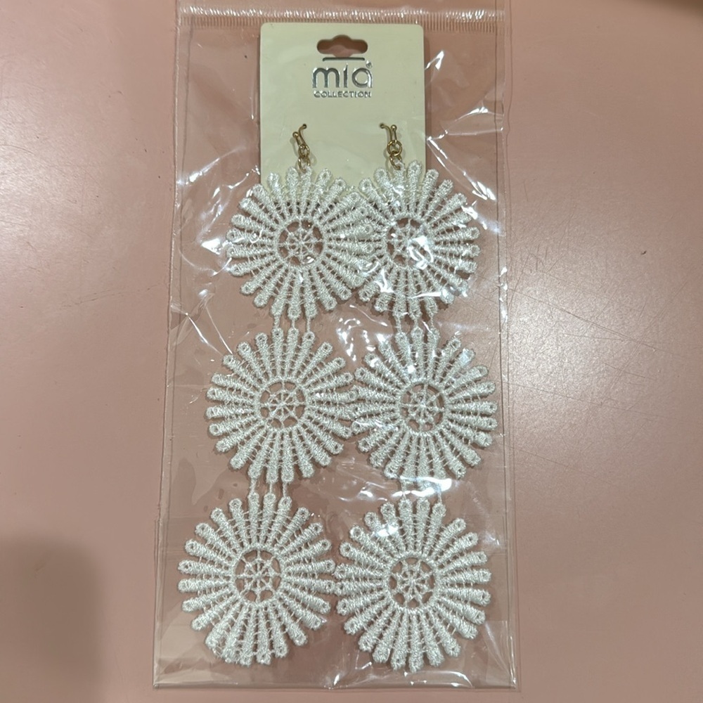Mia Collection Lace Floral Dangle Earrings Costume Jewelry - Picture 2 of 4